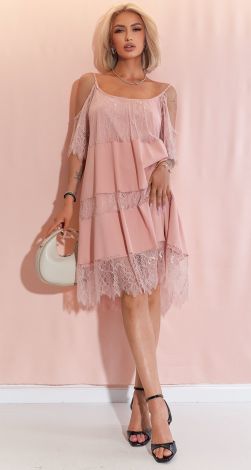 Коментар стиліста: Пориньте в атмосферу легкості та романтики з нашою повітряною сукнею, створеною для справжніх поціновувачок елегантності! Ця чарівна сукня, виконана в найніжнішому відтінку, стане ідеальним вибором для літніх прогулянок, побачень або особливого випадку. Головна родзинка моделі – вишукана обробка з французького
