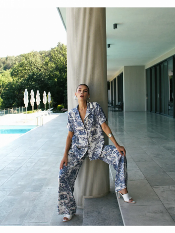 Костюми жіночі