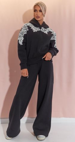 Гарний теплий костюм