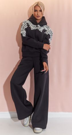 Гарний теплий костюм