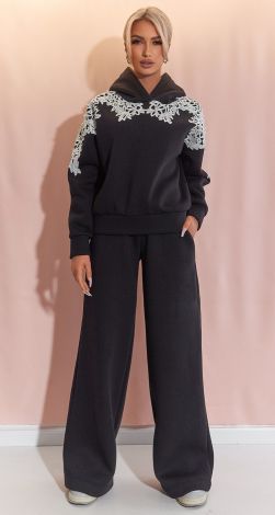 Гарний теплий костюм