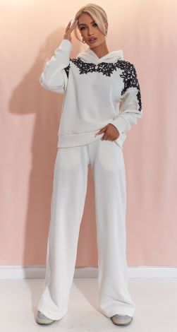 Гарний теплий костюм