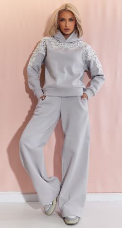 Гарний теплий костюм