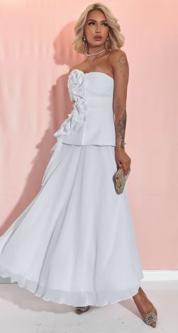 Красивий корсет та шифонова спідниця