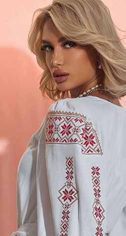 Льняное платье с вышивкой крестиком