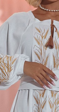 Льняное платье с вышивкой