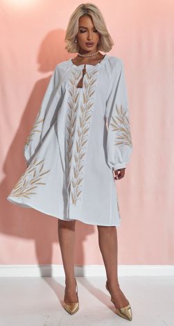 Льняное платье с вышивкой