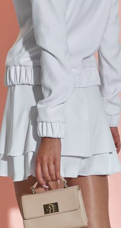 Білий шовковий костюм