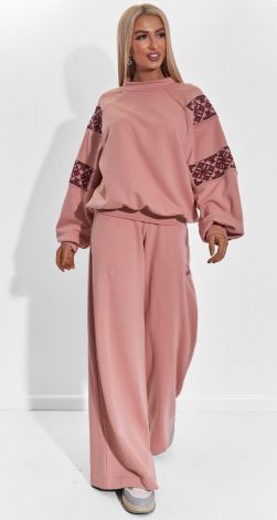 Костюм з вишивкою, без капюшона