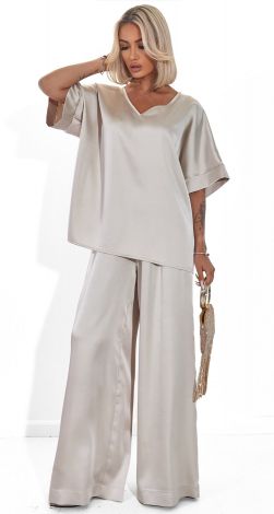 Костюми жіночі