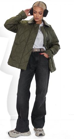 Модная куртка с кожаным воротником