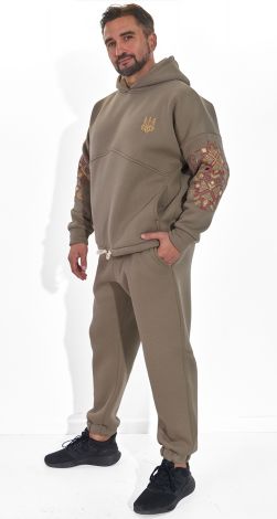 Тёплый костюм с украинской вышивкой