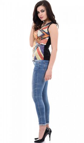 Майка жіноча чорного кольору з принтом без рукавів