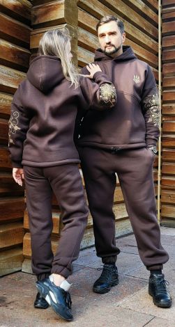 Тёплый костюм с украинской вышивкой