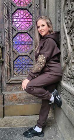 Тёплый костюм с украинской вышивкой