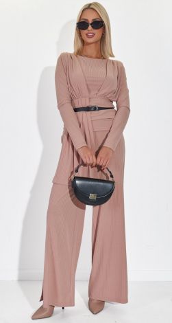 Костюмы женские