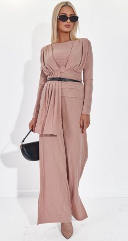 Костюмы женские