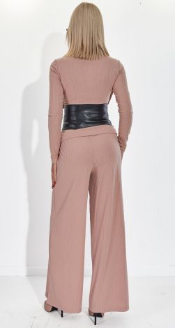 Костюмы женские