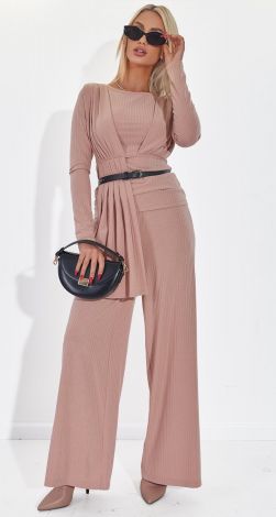 Костюмы женские