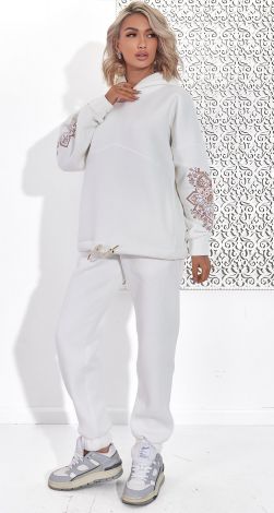 Костюмы женские