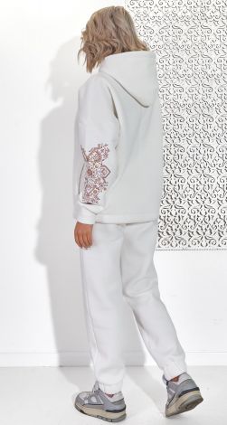 Костюмы женские