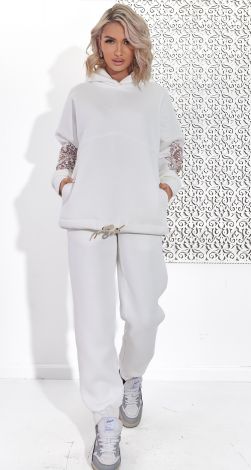 Костюмы женские