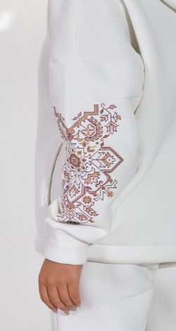 Костюмы женские