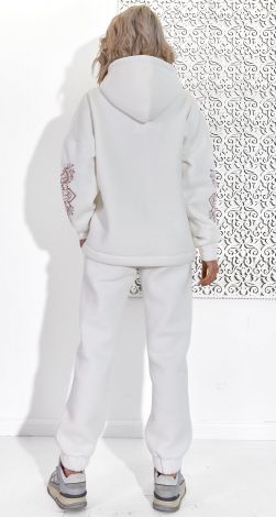 Костюмы женские