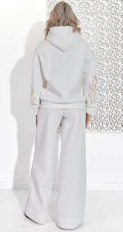 Костюмы женские