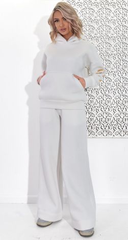 Теплый костюм с вышивкой