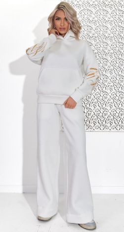 Костюмы женские