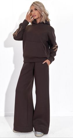 Теплый костюм с вышивкой