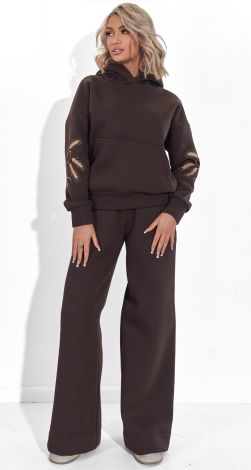 Теплый костюм с вышивкой