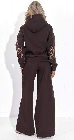 Костюмы женские