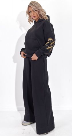 Костюмы женские