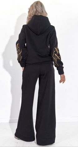 Костюмы женские