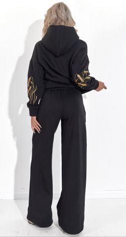 Костюмы женские