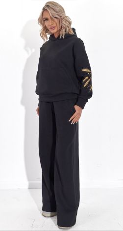 Костюмы женские