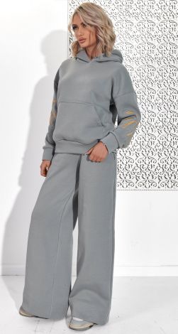 Костюмы женские