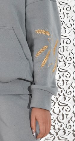 Теплый костюм с вышивкой