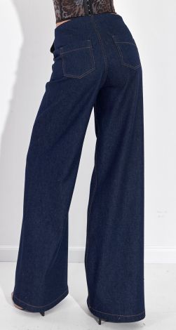 Костюмы женские