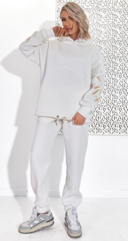 Костюмы женские