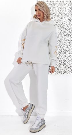 Костюмы женские