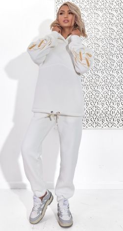 Костюмы женские