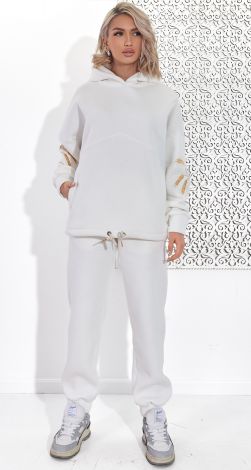 Костюмы женские