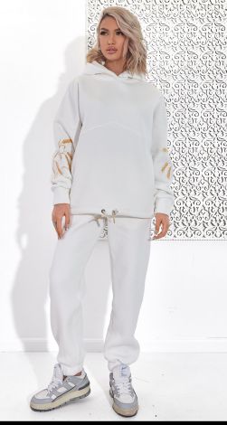 Костюмы женские