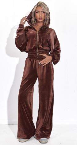 Костюмы женские