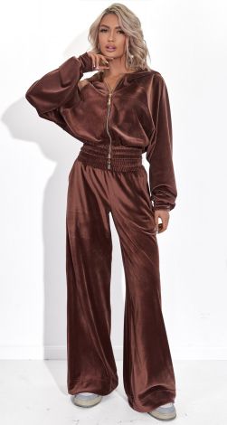 Костюмы женские