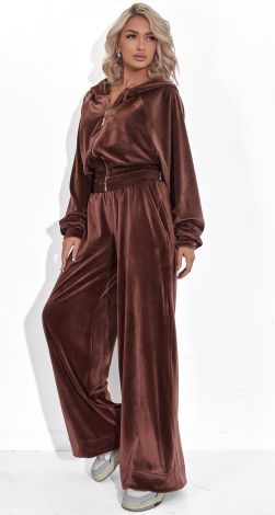 Костюмы женские