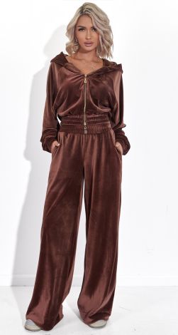 Костюмы женские